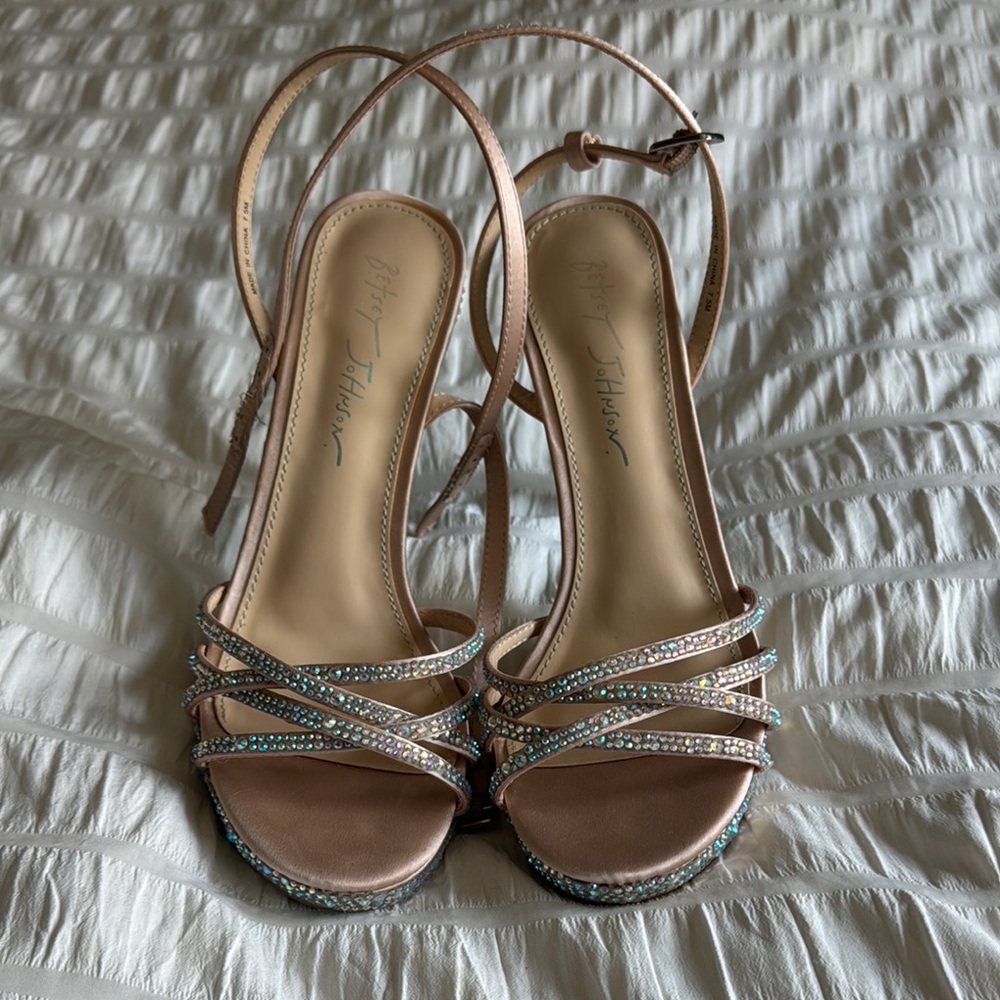 Betsey Johnson Women's 7.5 Strappy wedding heels - Tan/ champagne 4 in
